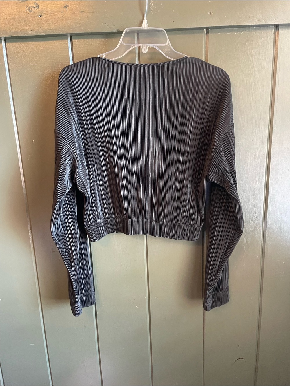 Alo Cropped Micro Plisse Jacket - Picture 5 of 5